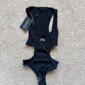 PrettyLittleThing Tall Black Scoop Neck Bodysuit